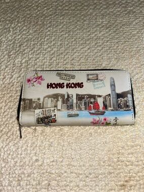 NWOT Hong Kong Print Zip Wallet - Cream and Blue